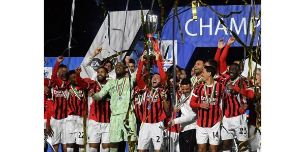 AC Milan wint na acht jaar opnieuw de Italiaanse Super Cup